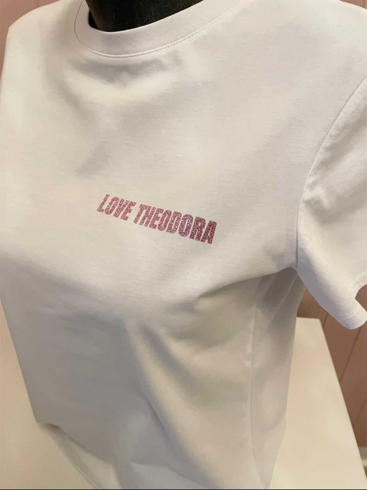 T-shirt LOVE THEODORA